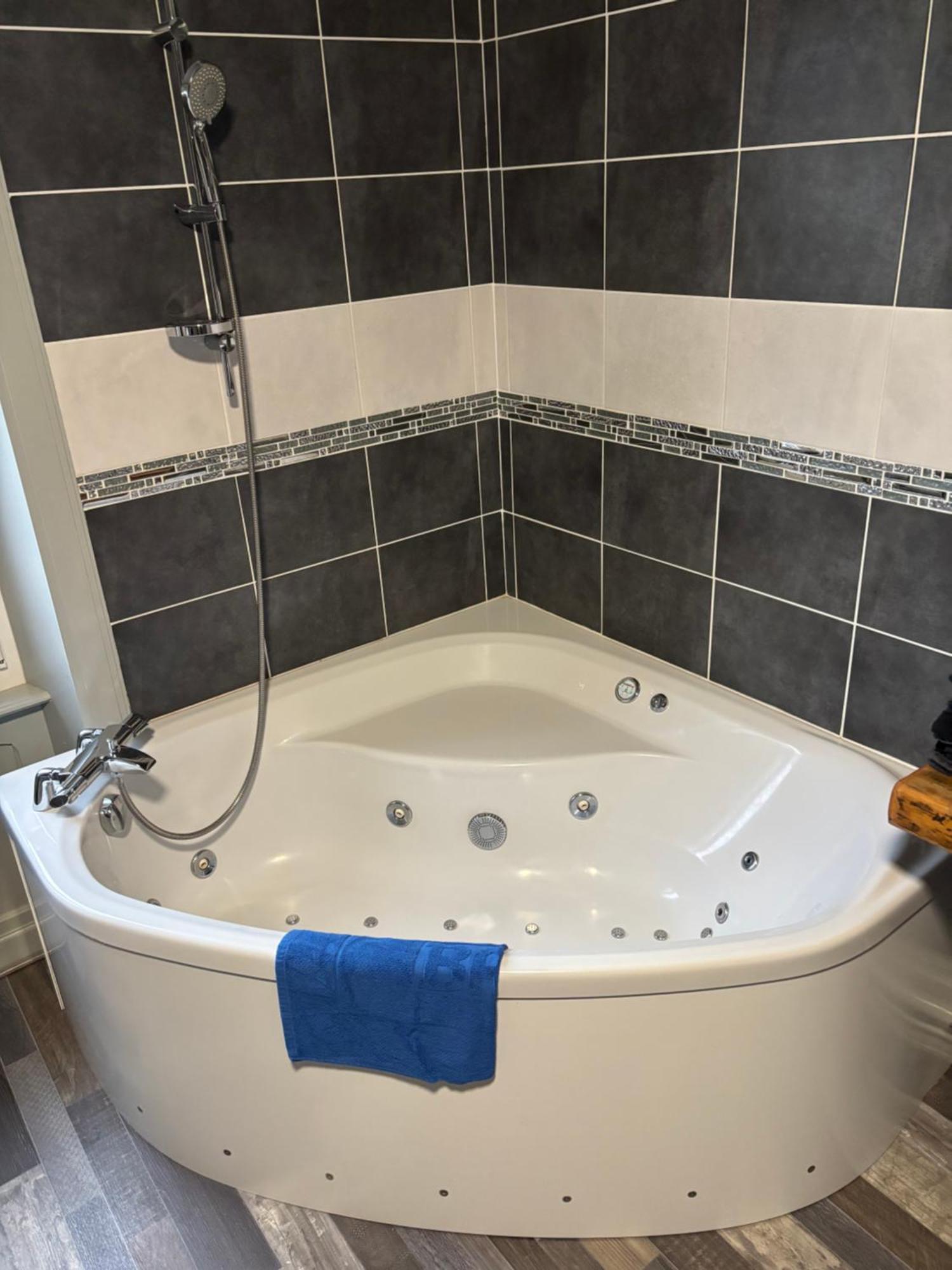 Gite 205 M2, 8Pers Piscine, Jacuzzi, Balneo Privatifs Vagney Zewnętrze zdjęcie