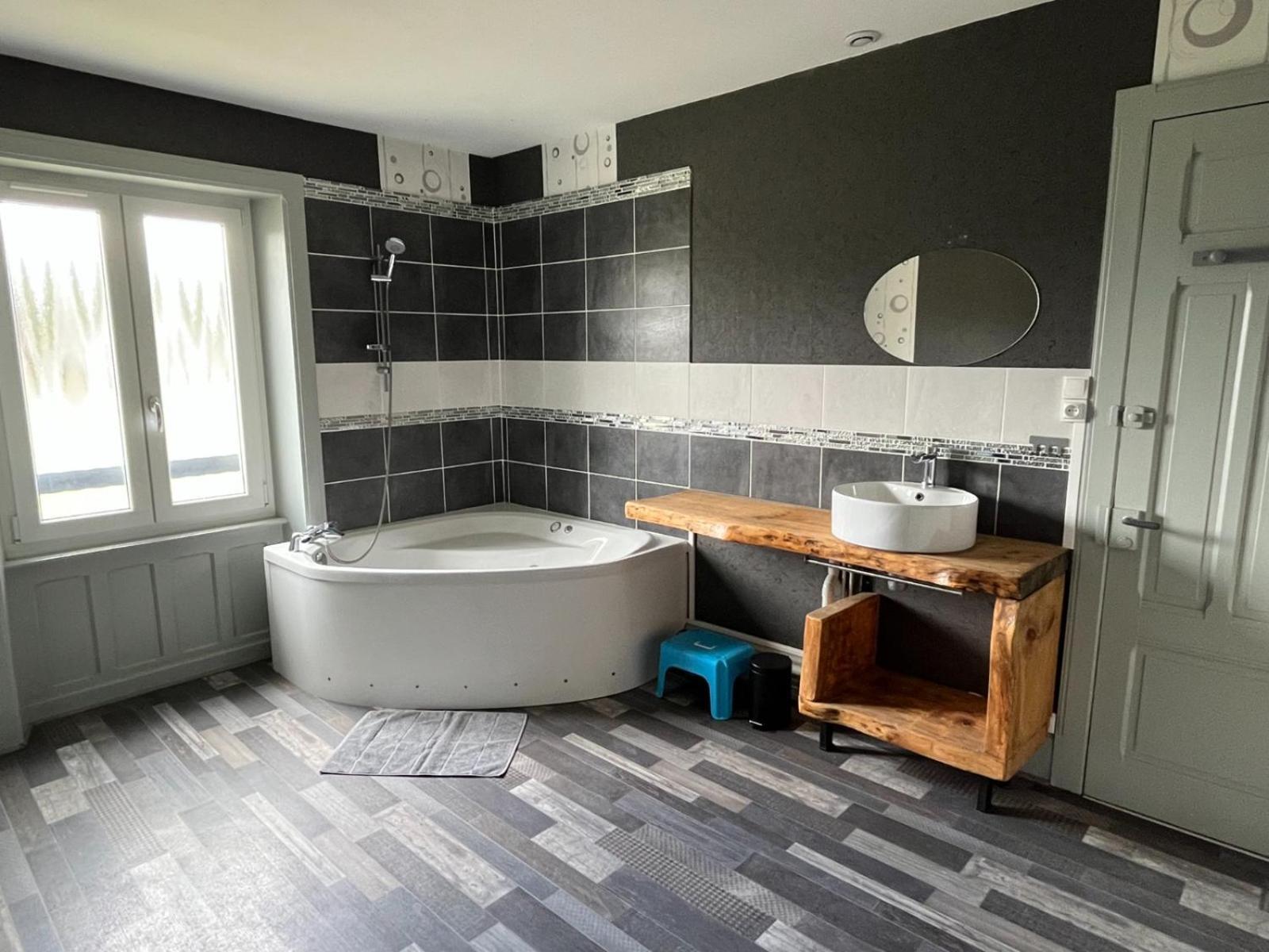 Gite 205 M2, 8Pers Piscine, Jacuzzi, Balneo Privatifs Vagney Zewnętrze zdjęcie